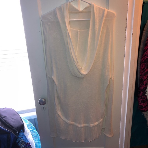 Super cute long white sweater ! - Picture 2 of 2